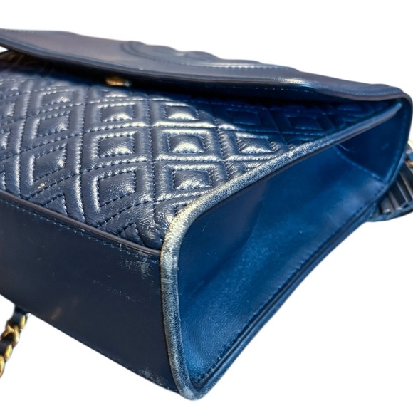 Tory Burch Leather Quilted Fleming Bag - Picture 4 of 12